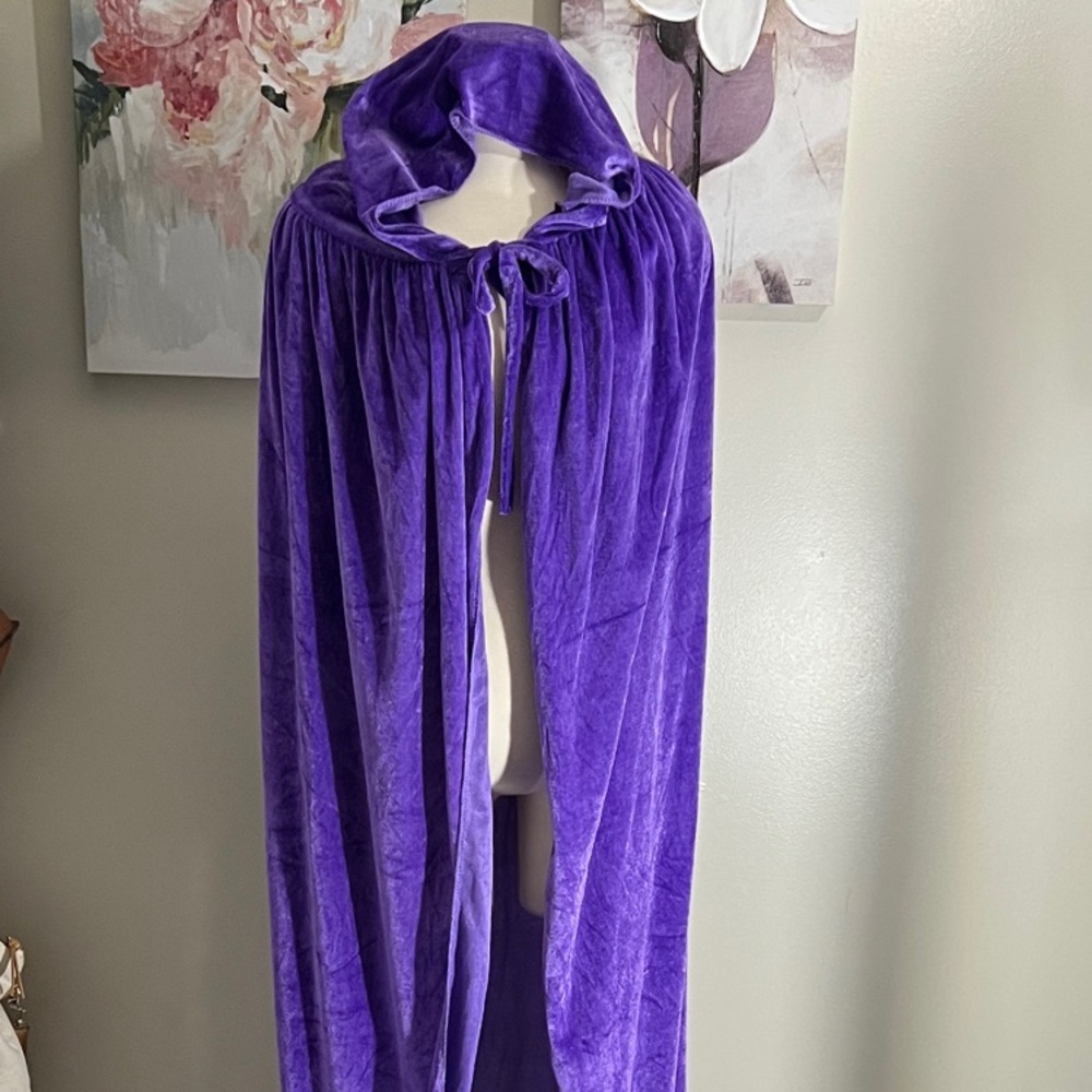NWOT Purple (not blue) Hooded Velvet Cape Halloween Costume Size Medium